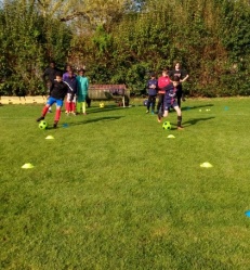 Colonie de vacances Temple sur lot football.